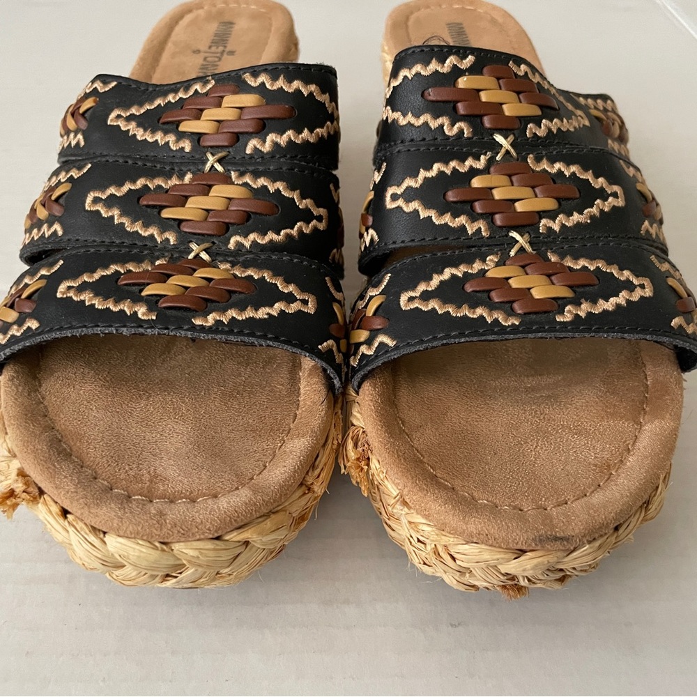Minnetonka Black Leather Strappy Sandals Braided Natural Wedge Heel Womens Sz 9 - Picture 4 of 9